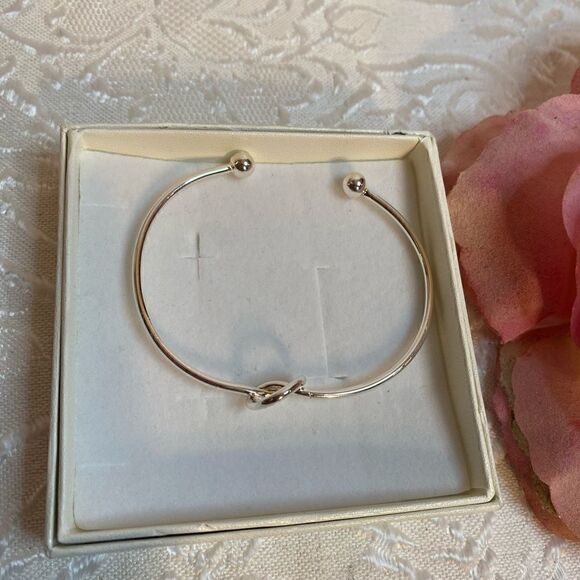 Chicnow I canāt tie the knotāwithout youābracelet - Picture 4 of 11